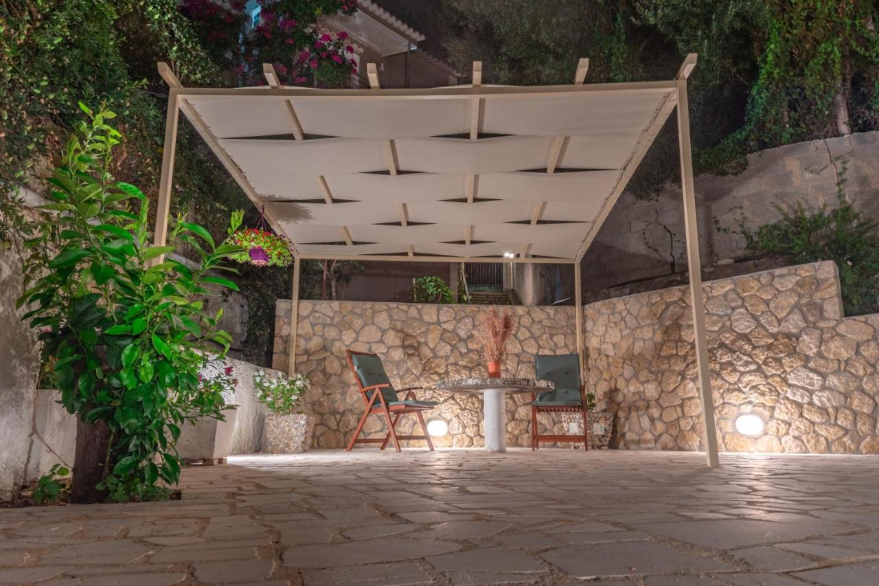 Villa Mikalef 페라마 외부 사진