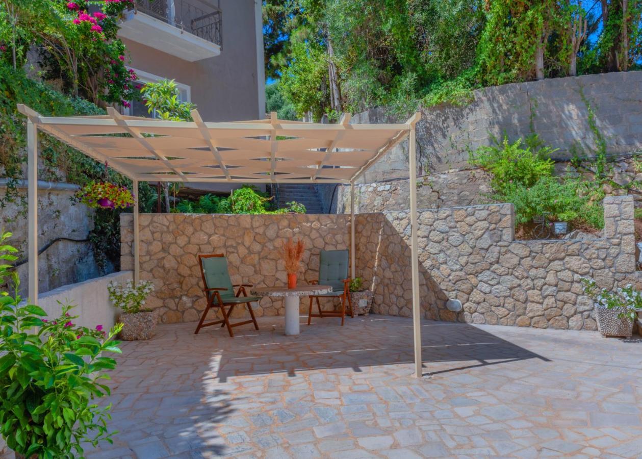 Villa Mikalef 페라마 외부 사진