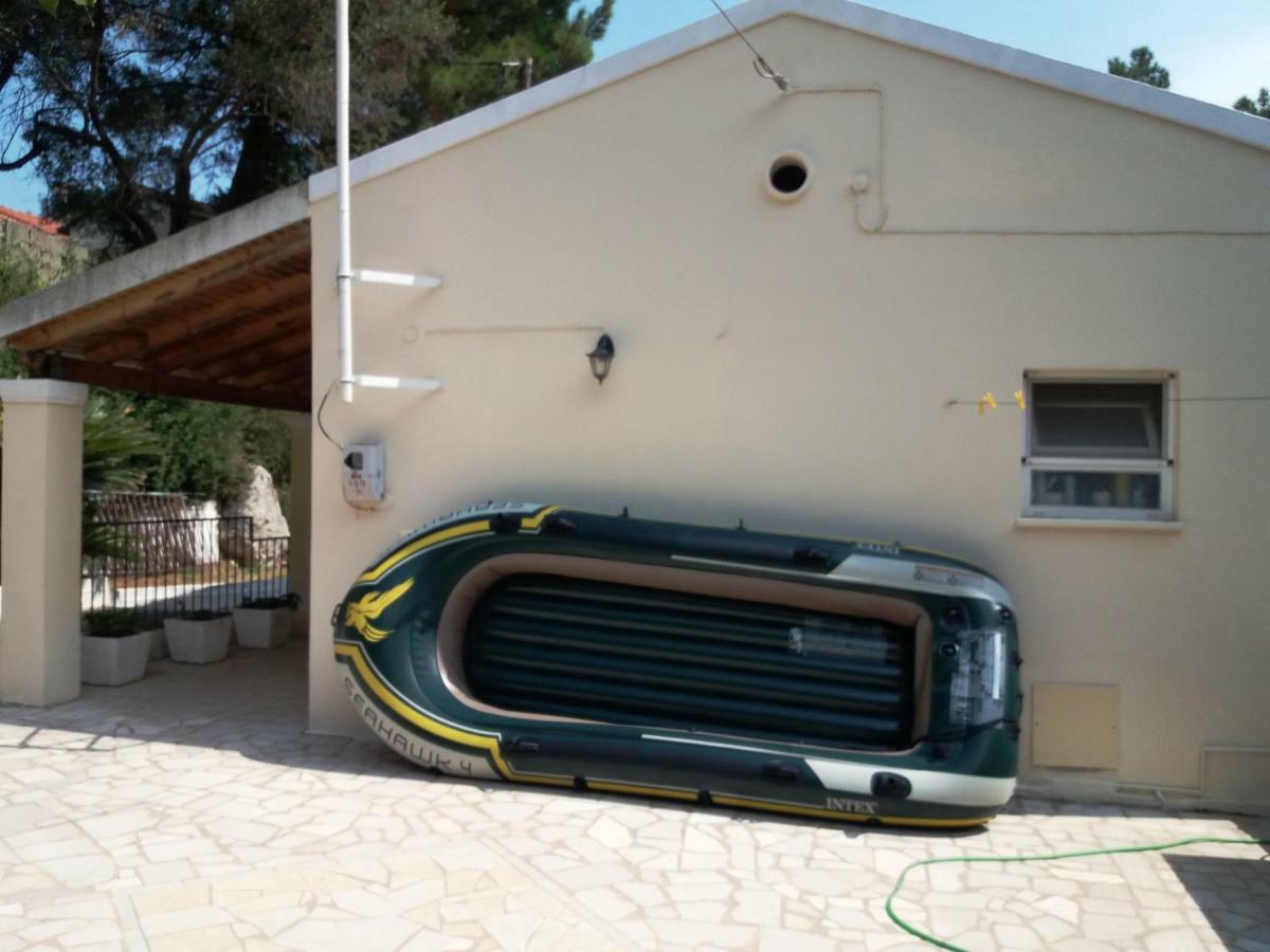 Villa Mikalef 페라마 외부 사진